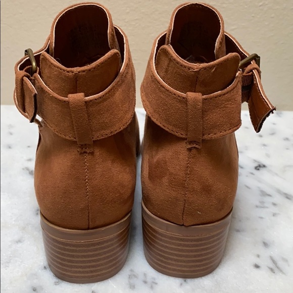 NWOT “Low Rider” Suede Ankle Booties - Picture 3 of 6